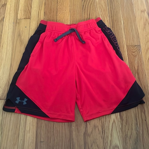Under Armour boys red shorts - Picture 1 of 3